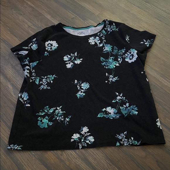 croft & barrow Tops - Croft & Barrow Black Floral Short Sleeve Tee